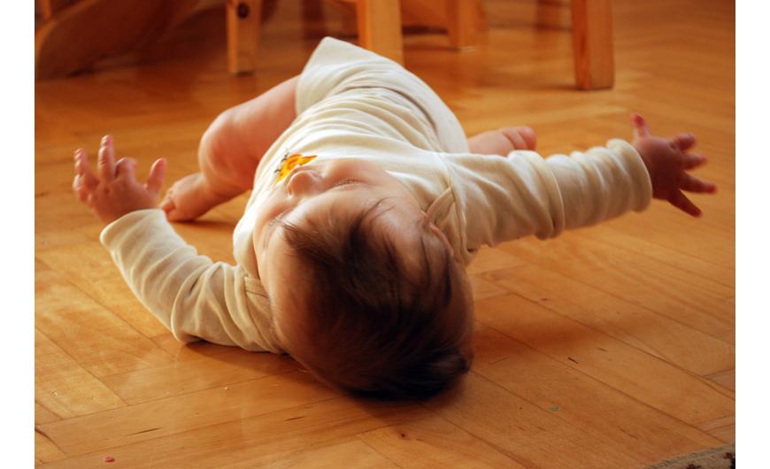 Pihenőszék, autósülés, babahinta, bébifotel, bébikomp? Árt? Nem árt? Nézzük meg!